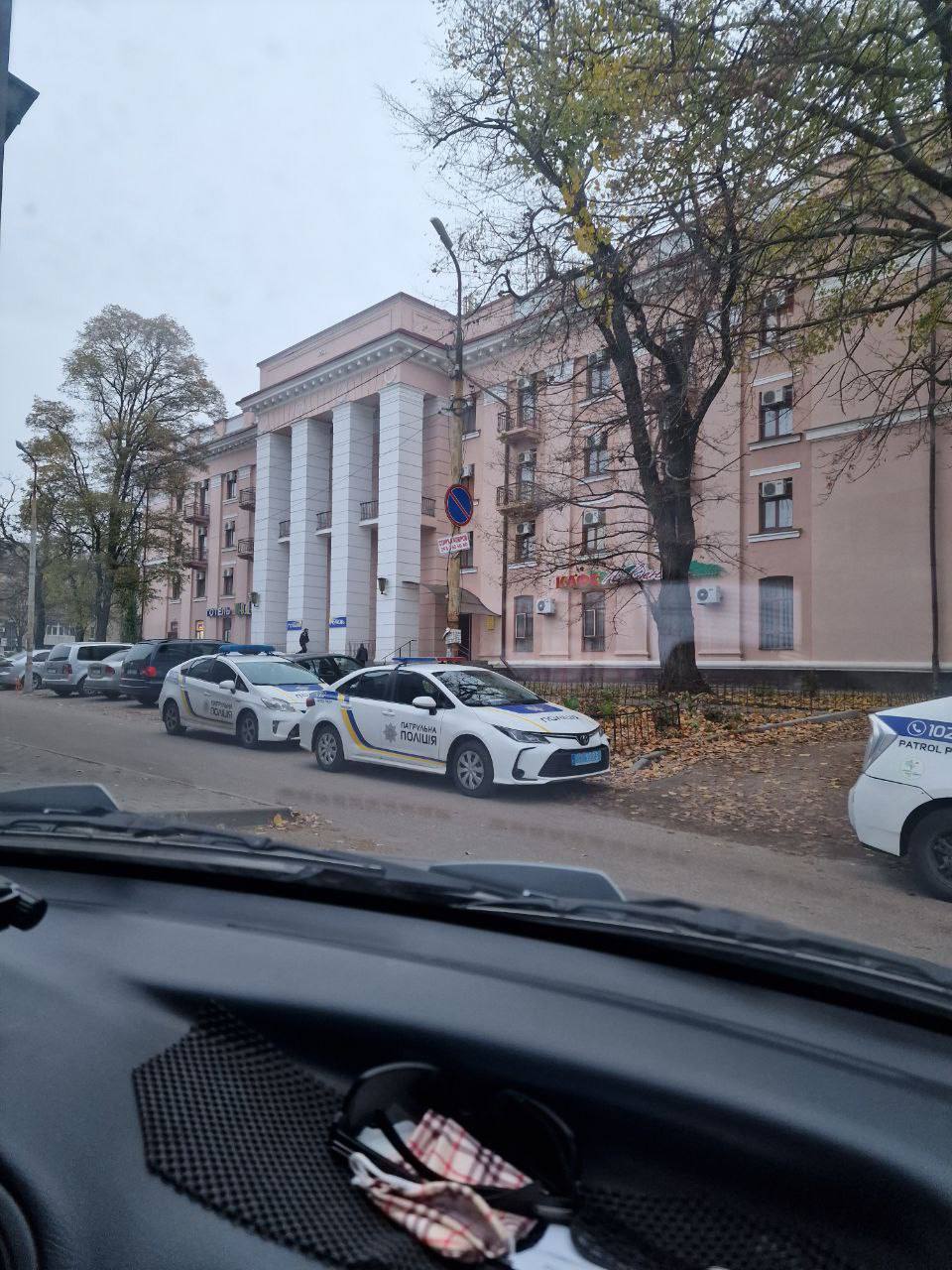 У Дніпрі у готелі “Південному” знаходився невідомий зі зброєю: усі подробиці