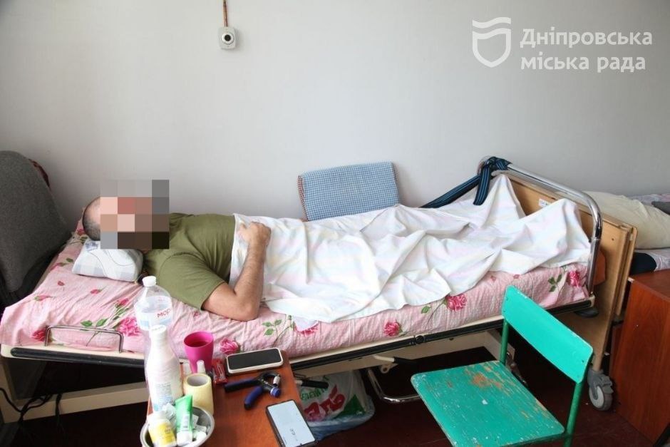 Уламок проломив кістку: у Дніпрі врятували бійця з важким пораненням