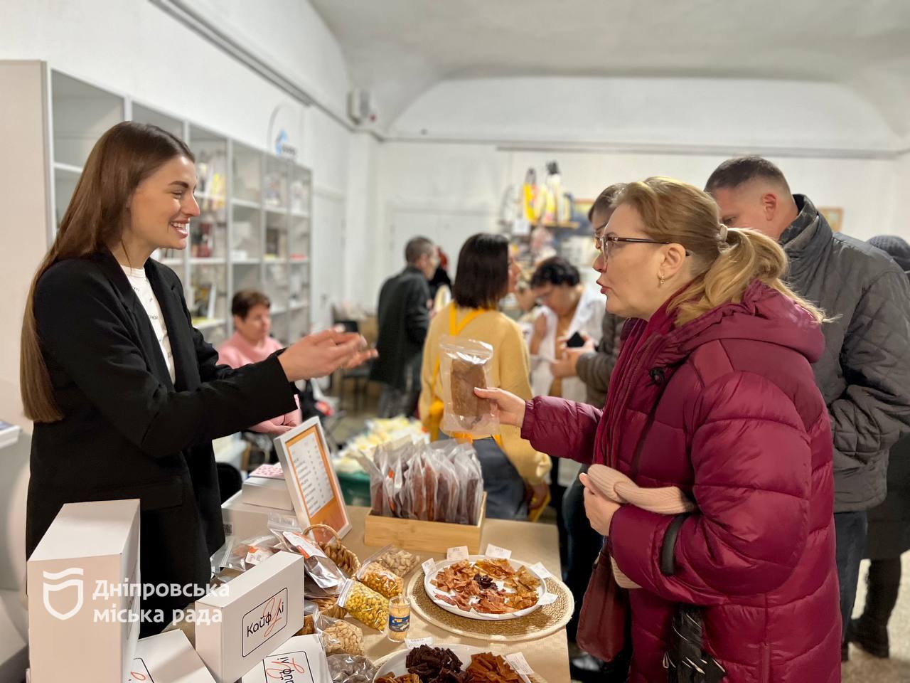 Від продуктів, одягу, косметики до товарів власного виробництва та послуг: у Дніпрі проходить бізнес-ярмарок в рамках проєкту «Dnipro&Relocate»