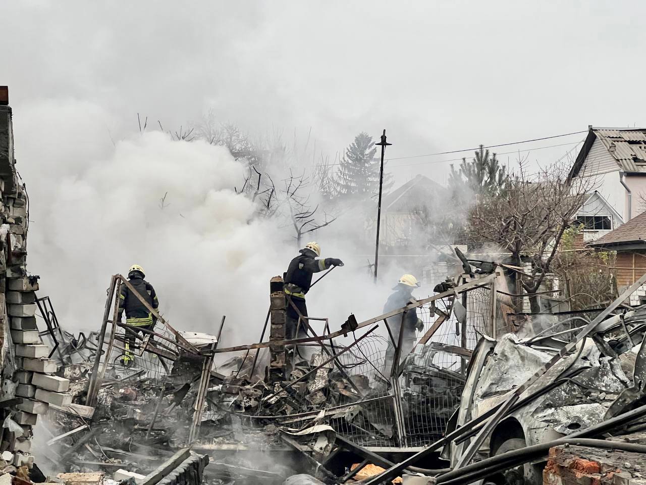 До лікарів звернулися вже 13 людей, які постраждали через ракетний удар по Дніпру