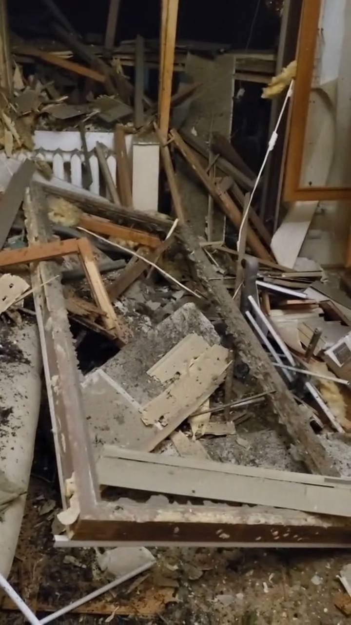 Недобрий ранок. З’явилося відео зруйнованих ракетним ударом квартир у Запоріжжі