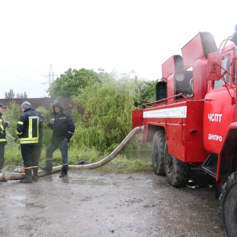 Украина утопает в осадках: как Днепр справляется со стихией (ВИДЕО)