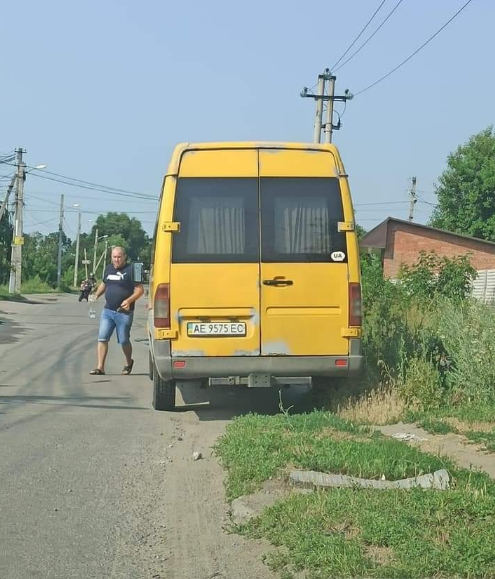 Мужской поступок: в Днепре водитель помог велосипедисту (ФОТО)