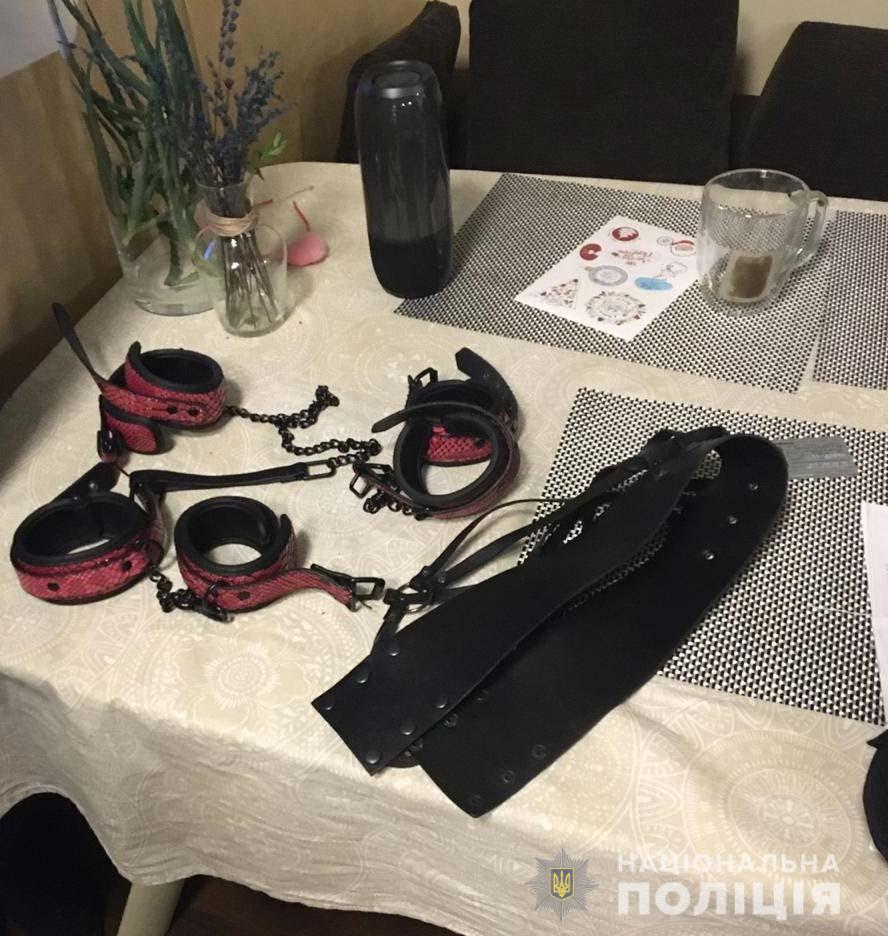 В Днепре закрыли порностудию, которая работала в съемной квартире  (ФОТО)