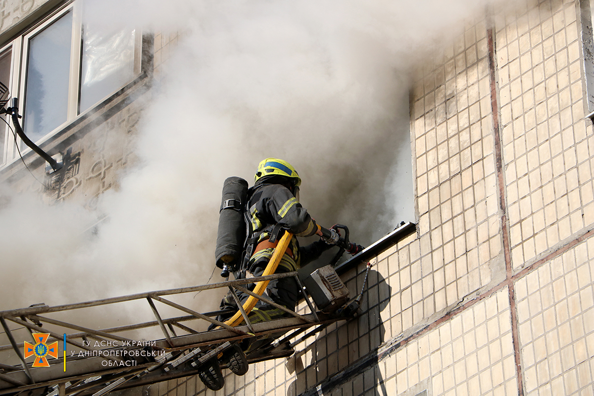 Помочь ему было невозможно: в Днепре во время пожара погиб мужчина (ФОТО, ВИДЕО)