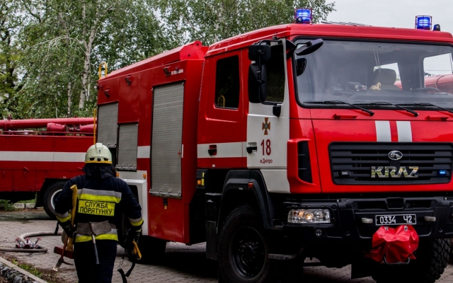 В Днепре мужчина тушил пожар голыми руками: пострадавший госпитализирован (ФОТО)