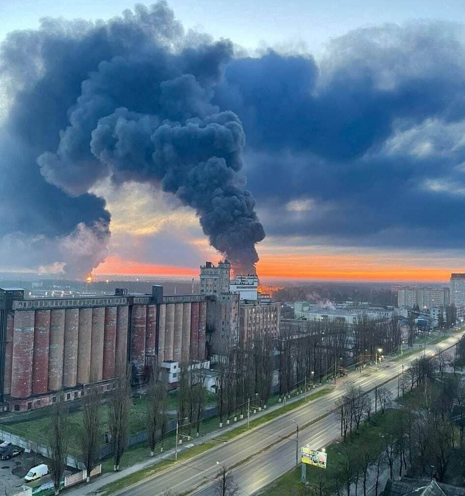 Паника нарастает: после взрывов в Брянске началась эвакуация