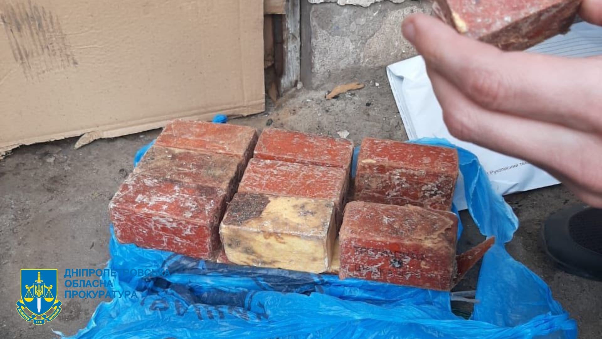 Затримано мешканця Кам’янського, у якого вилучено 8 кг вибухівки