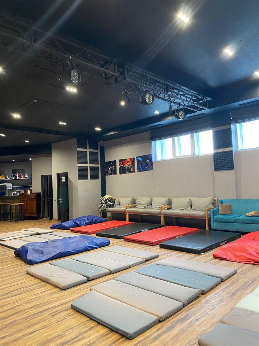 Притулок та гарячий обід: у Дніпрі запрацював штаб допомоги переселенцям