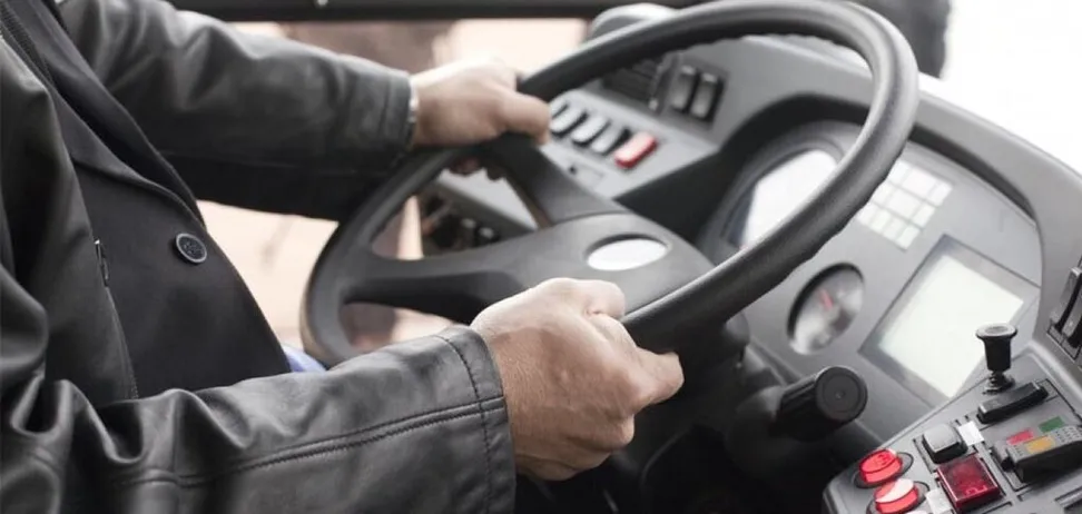 Пассажиры просят разобраться: в Днепре в маршрутке № 35 водитель установил свои правила проезда