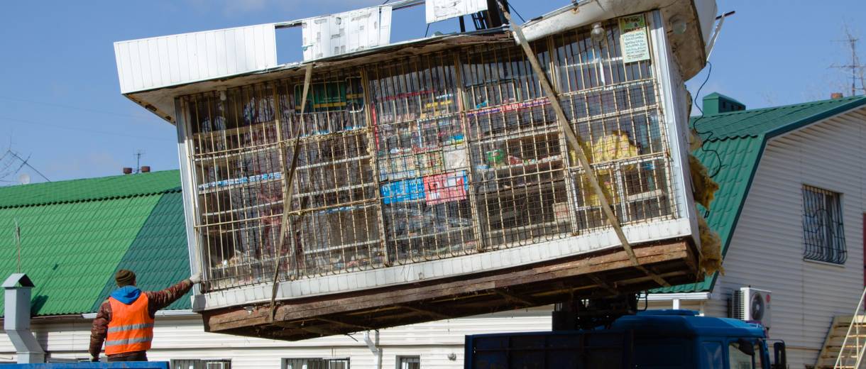 В Днепре демонтировали очередную наливайку, в которой продавали спиртное в ночное время: фото