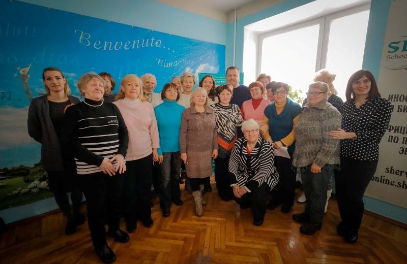Мэр Днепра побывал на одном из занятий Университета третьего возраста: фото
