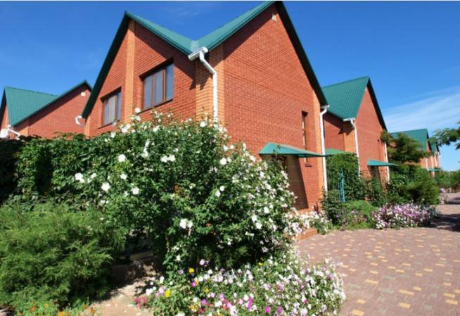 Самый нетуманный Альбион: где в центре Кирилловки отдохнуть и не сойти с ума от соседей