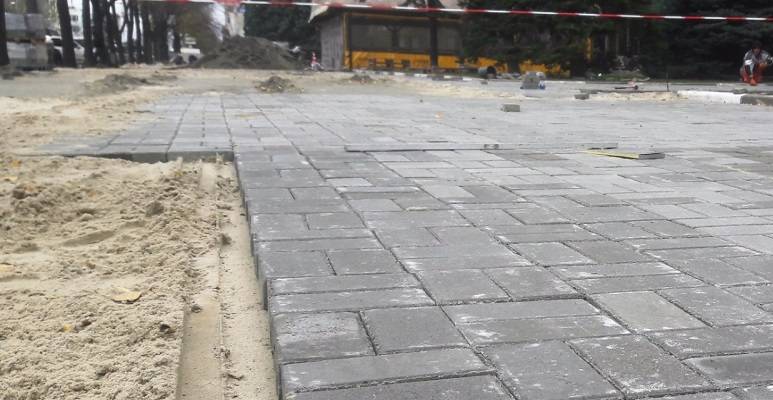 На тротуарах Днепра обновят плитку — адреса