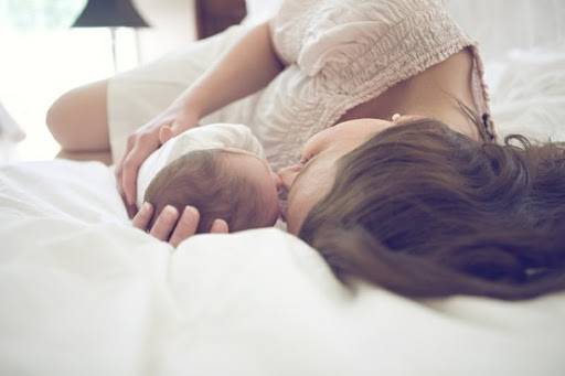 В Днепр привезли маму с младенцем, у которого подтвердили коронавирус