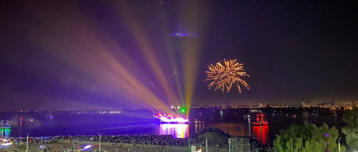 “Из бюджета города ни копейки не ушло на световое шоу и концерт классической музыки”, – Борис Филатов ответил хейтерам