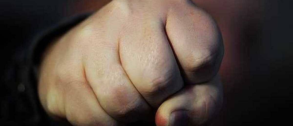 Мужчина избил 11-летнего чужого ребенка. Так он решил уладить конфликт сына с другим мальчиком