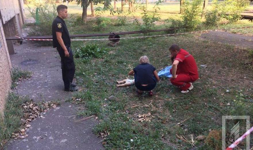 В Кровом Роге годовалый ребенок выпал из окна и разбился