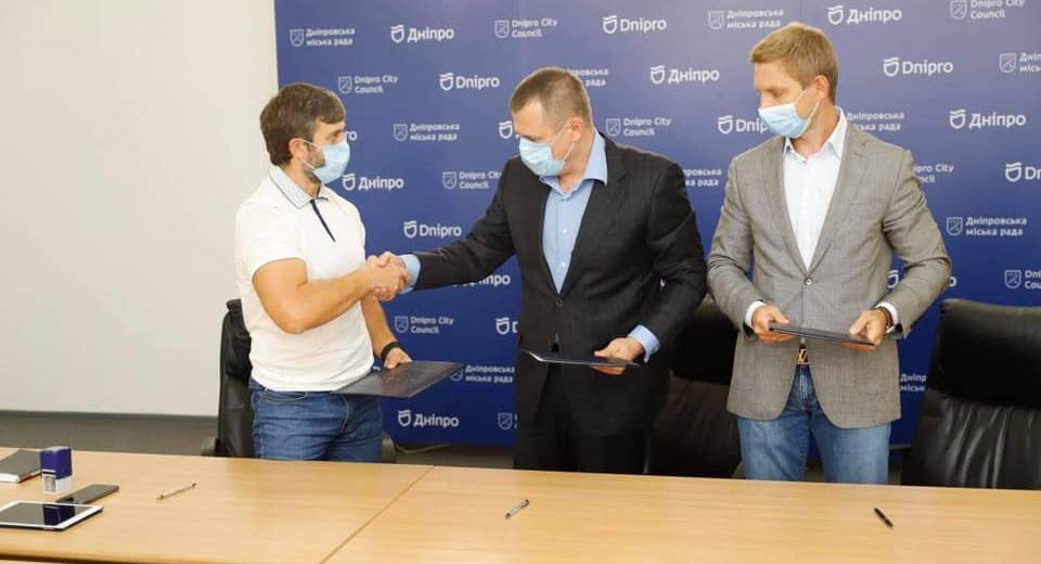 Филатов: «Только что подписал с руководством предприятия «Потоки» меморандум об экологическом перевооружении предприятия»