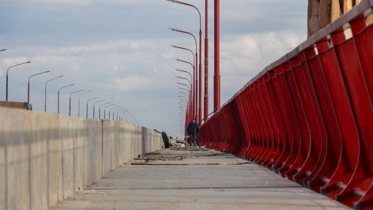 Когда в Днепре отремонтируют освещение на центральном мосту? (видео)