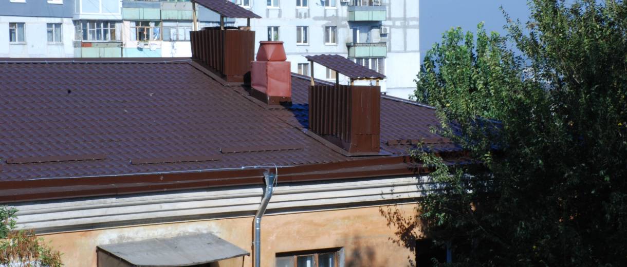 У Дніпрі ремонтують дахи, яких не торкалися понад пів століття