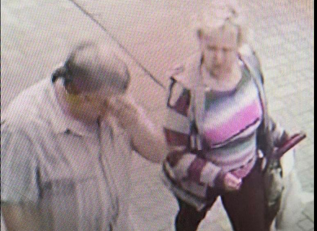 У Дніпрі поліція встановлює особу чоловіка, що на цих фото: подробиці
