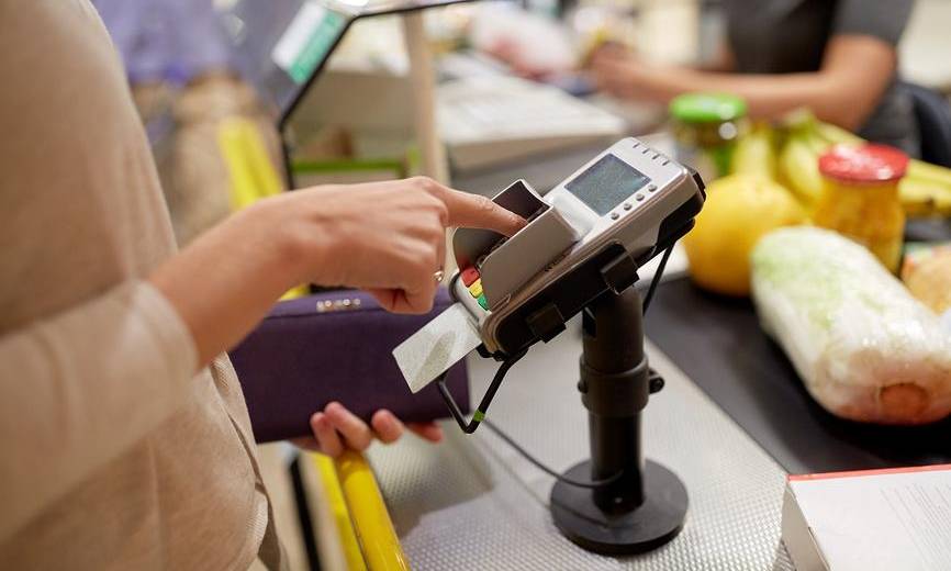 9 із 10 жителів «розумного села» на Дніпропетровщині користуються картками — перші результати експерименту