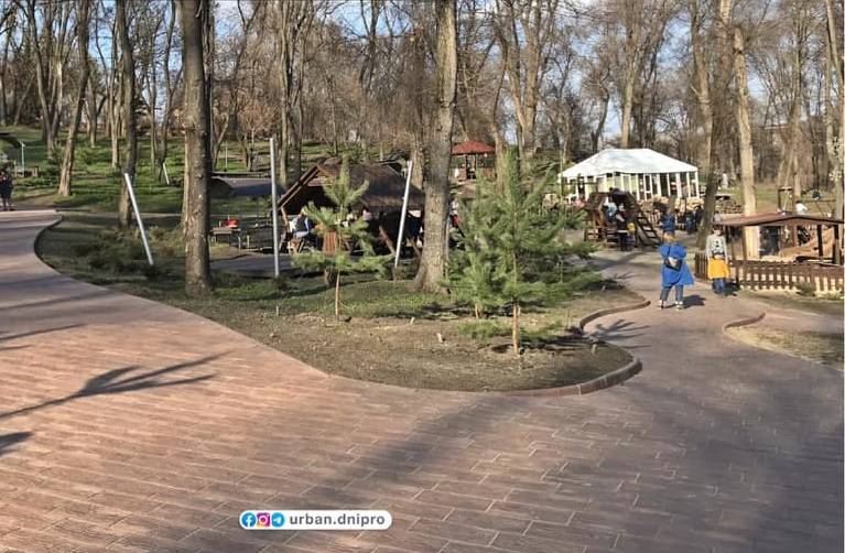 У Дніпрі побудували новий майданчик для дітей та дорослих (ФОТО)