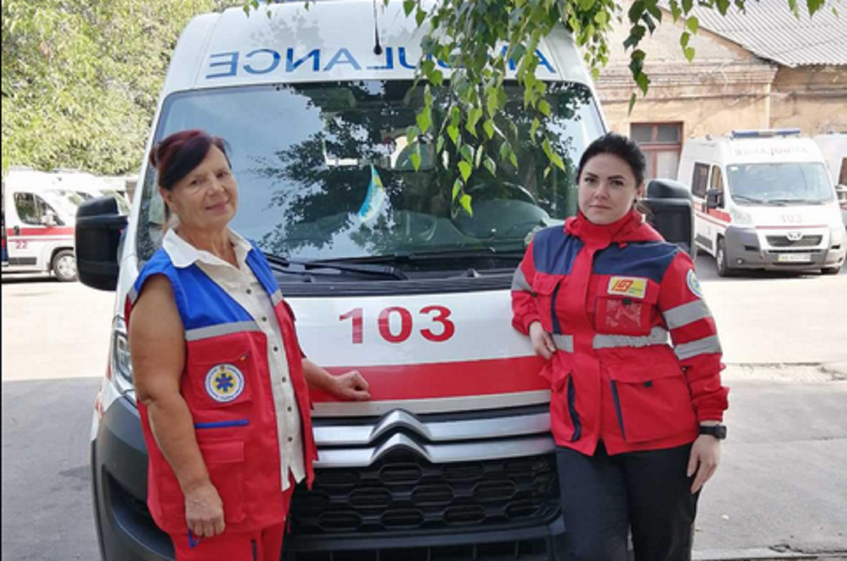 Під Дніпром медики швидкої протягом години відкачували чоловіка, у якого стався інфаркт