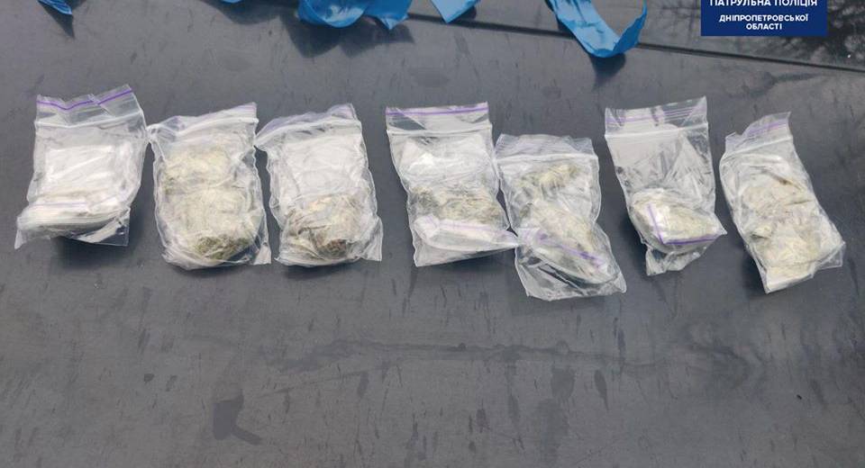 У Дніпрі затримали 18-річного “закладчика” наркотиків