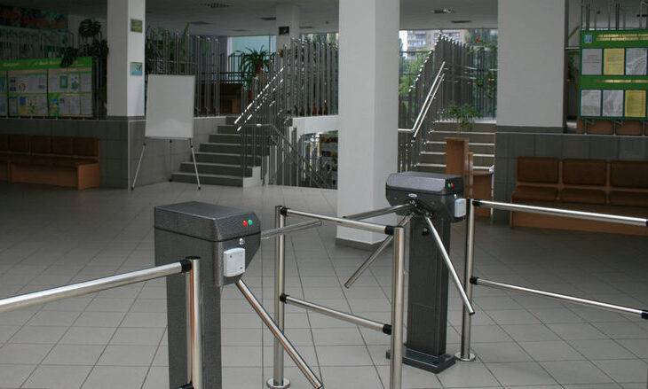 “Безопасная школа” в Днепре: электронные пропуска и видеонаблюдение