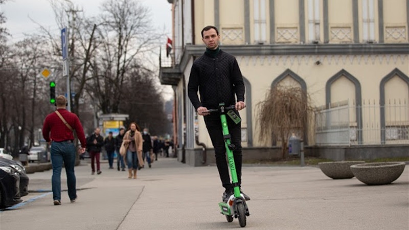 В Днепре можно кататься по городу, арендовав электросамокат (ФОТО)