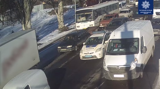 Сработали мгновенно: в Днепре полиция оперативно задержала вора, ограбившего ребенка (ВИДЕО)
