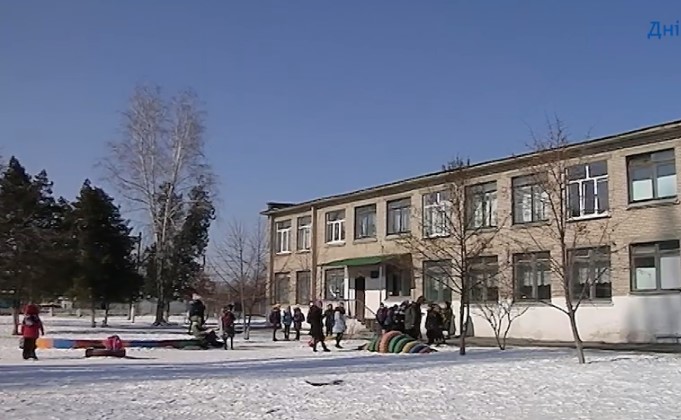 Наводнение в школе: 500 детей стали заложниками ЧП (ВИДЕО)