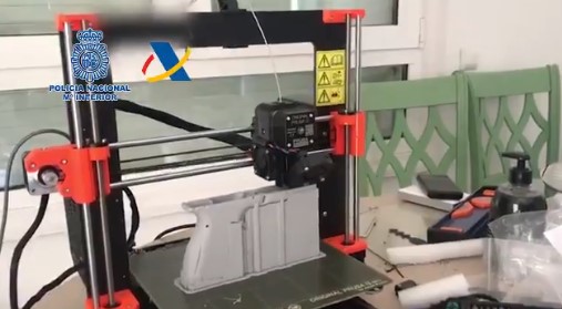 Печатали оружие на 3D-принтере: полиция “накрыла” мастерскую (ВИДЕО)