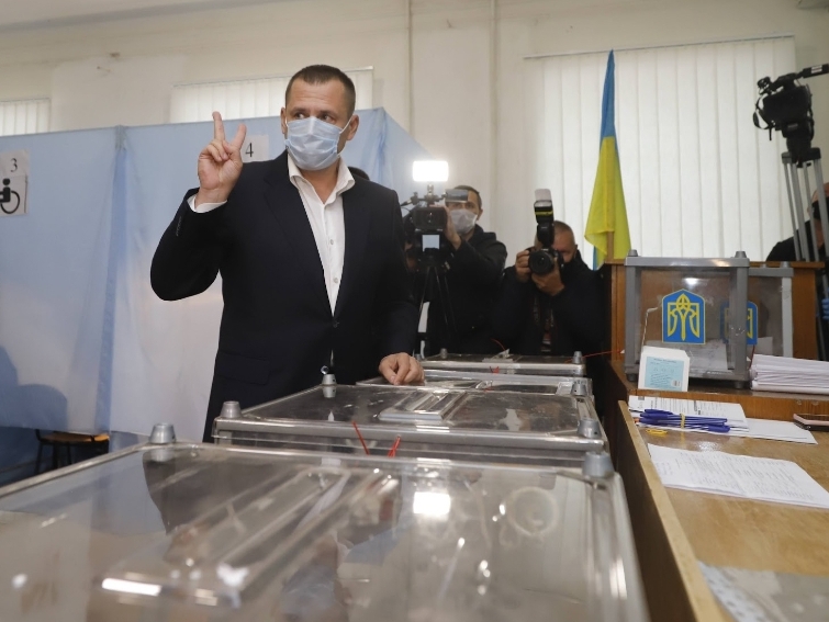 Филатов проголосовал на местных выборах: “В Днепре удалось обеспечить безопасность и прозрачность избирательного процесса”