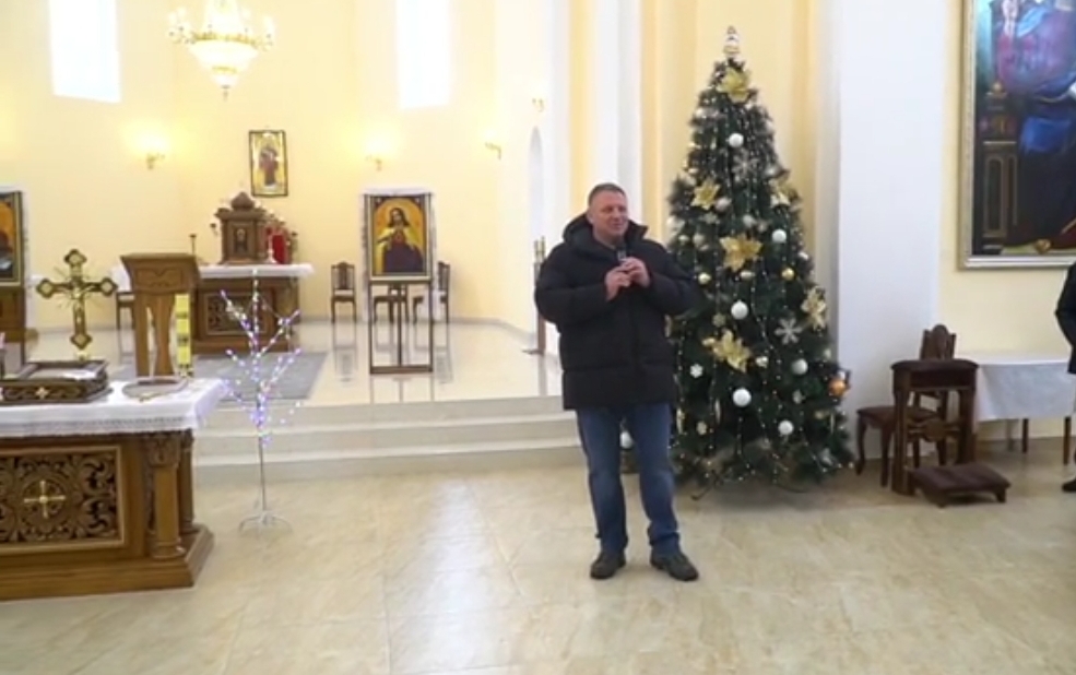 Ставленник и бизнес-партнер Коломойского устроил агитацию прямо в церкви (ВИДЕО)