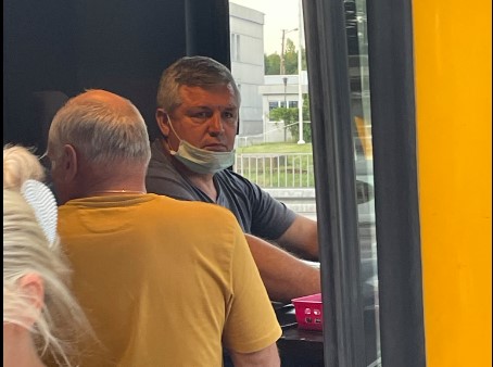 Хотел “научить”: в Днепре хам-водитель чуть не убил девушку на велосипеде