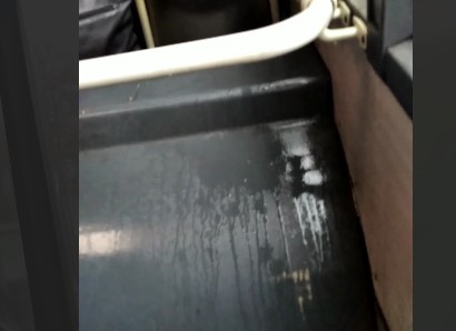 “Автоматическая система полива пассажиров” внутри салона не очень обрадовала пассажиров маршрутки в Днепре (ВИДЕО)