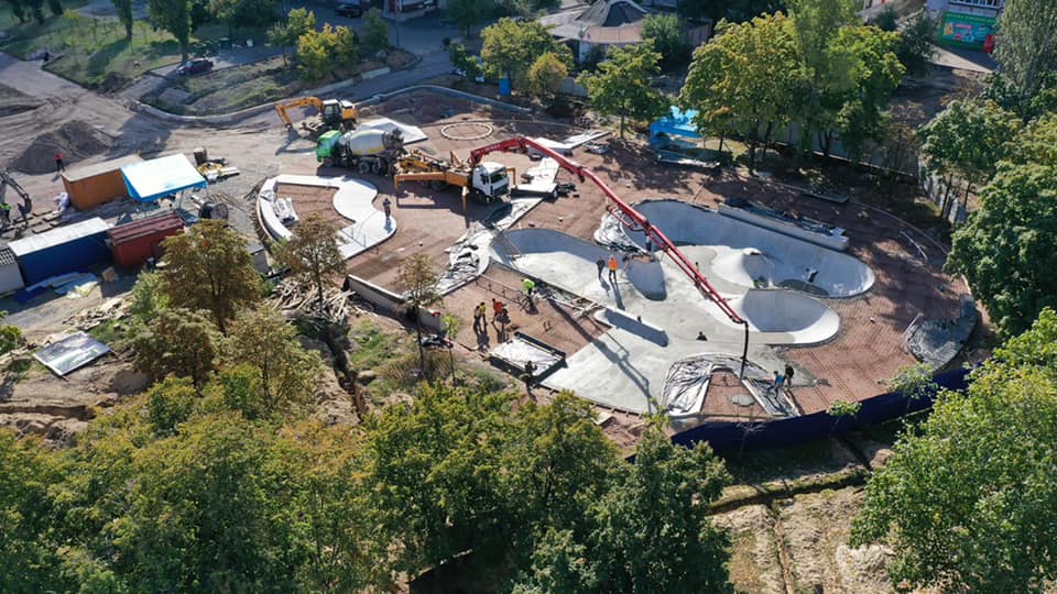 В первом скейт-парке Днепра завершают формировать бетонную чашу (ФОТО, ВИДЕО)