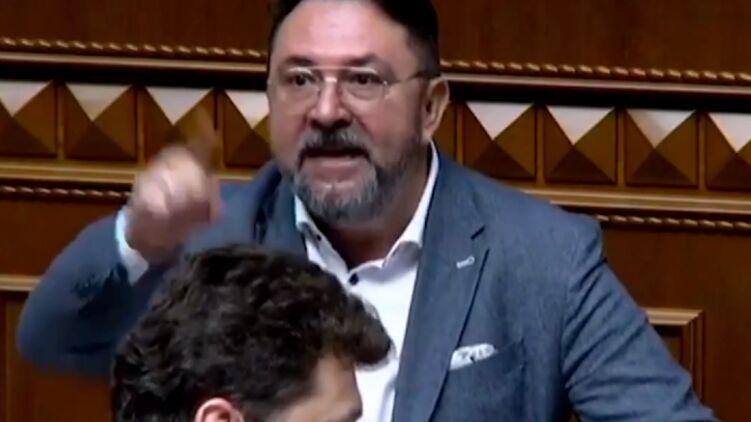 Депутат из Днепра спровоцировал драку в Верховной Раде (ВИДЕО)
