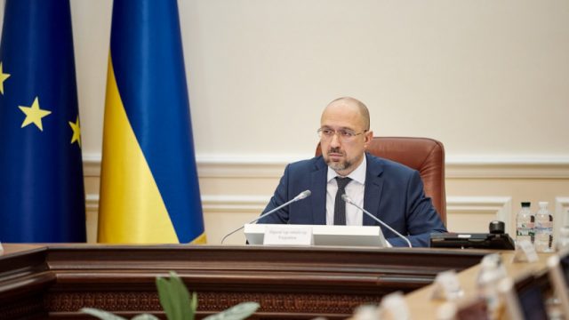 Шмыгаль заявил о намерении вывезти в Швейцарию более 100 чиновников, на это жестко отреагировали в Офисе президента