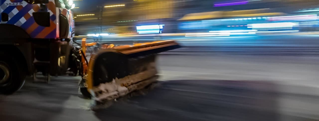 В Днепре припаркованные вдоль дорог машины уберут на штрафплощадку