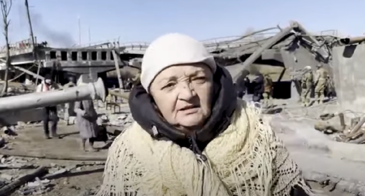 «С*ки они»: россиянка в Гостомеле рассказала, что думает о «спасителях» (ВИДЕО)