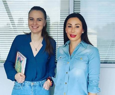 Жена мэра Днепра подарила необычный подарок днепрянке