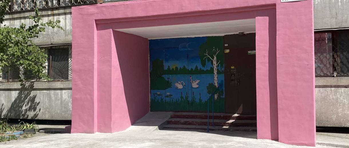 В Днепре отремонтировали подъезд многоэтажного дома (ФОТО)