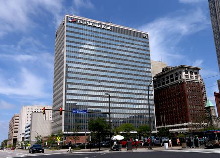 Коломойскому не достанутся $17 миллионов от продажи Public Square в США