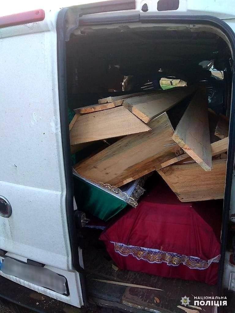 Гробы с телами умерших от COVID везли на кремацию: под Днепром произошло смертельное ДТП (ФОТО/ВИДЕО)