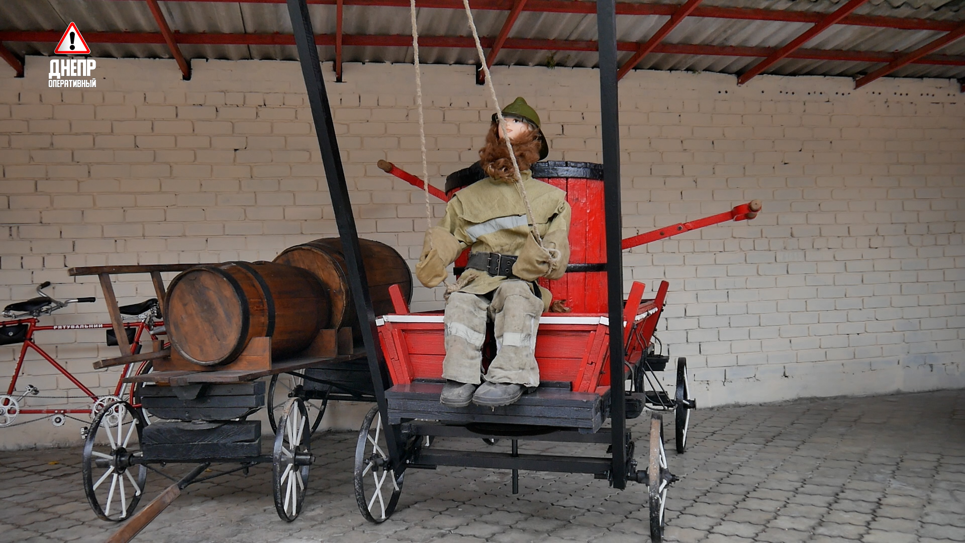 Такого вы точно не видели: в Днепре работает уникальная выставка пожарной ретро-техники (ФОТО, ВИДЕО)