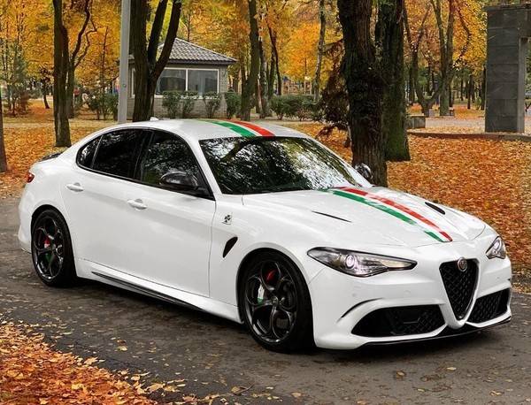 В Днепре «засветился» редчайший автомобиль с мотором Ferrari